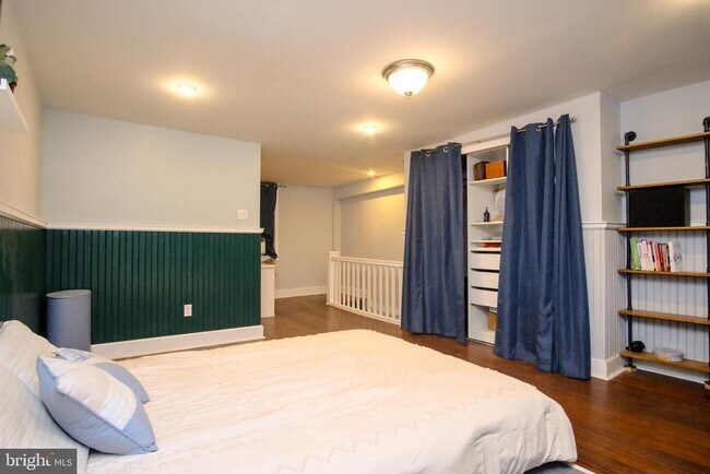 Building Photo - 3030 Edgemont St