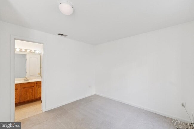 Building Photo - 13965 Sawteeth Way