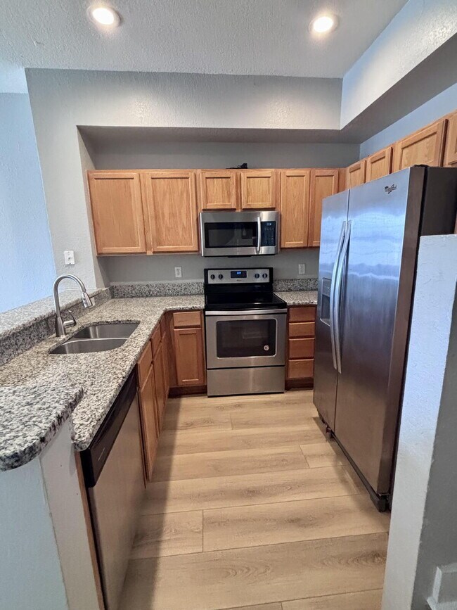 Building Photo - Spacious Two-Story Condo/Townhouse – Prime...