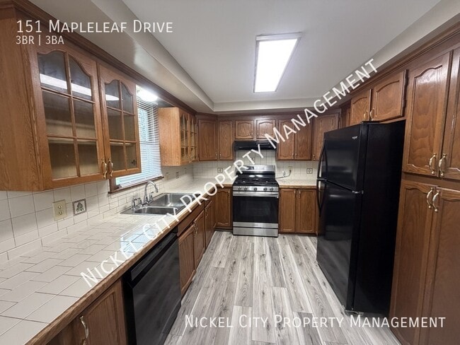 Building Photo - 151 Mapleleaf Dr