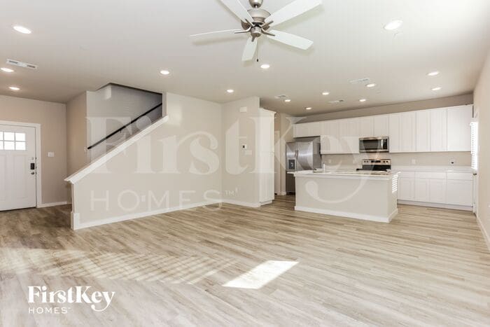 Building Photo - 325 Nima Ln