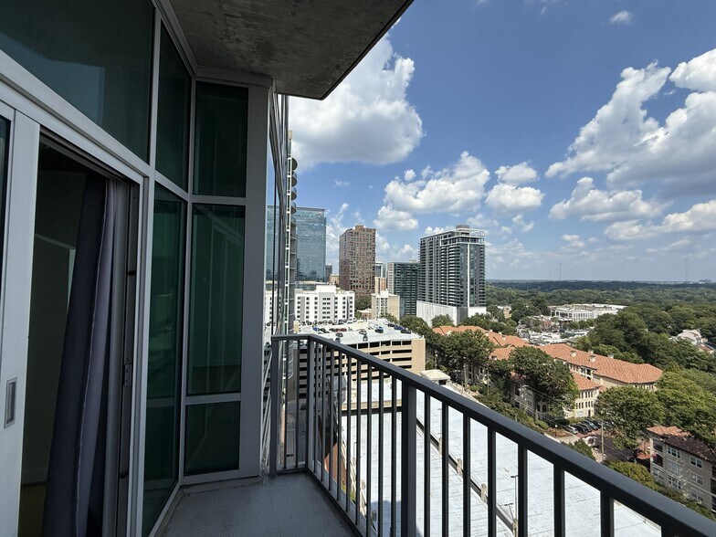 Building Photo - 923 Peachtree St NE