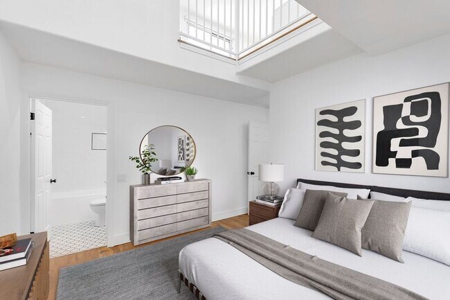 Building Photo - 1827 Wilcox Ave