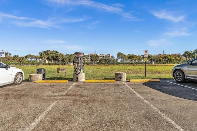 Building Photo - 2810 N Oakland Forest Dr