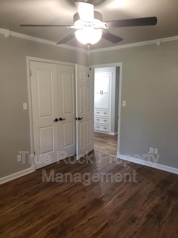 Building Photo - 204 S Morrison Dr