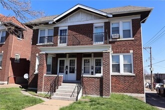 Building Photo - 4915/4917 Lindenwood Ave