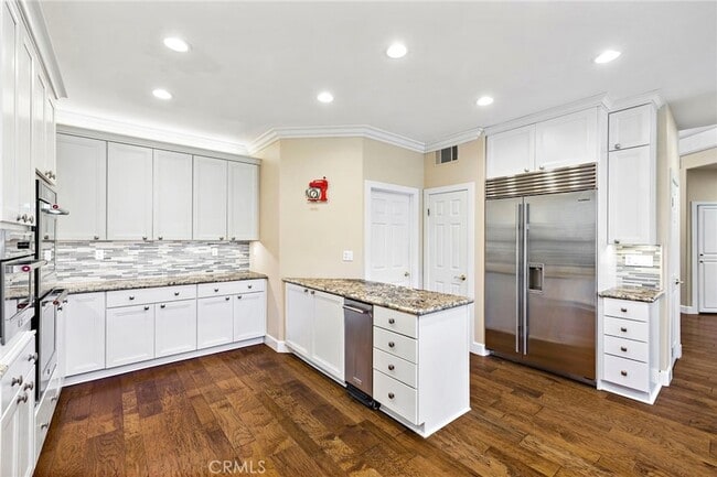 Building Photo - 48 Downfield Way