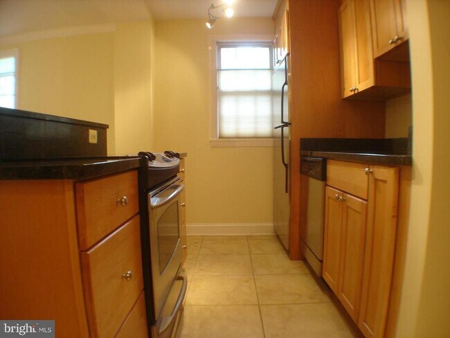 Building Photo - 806 S Arlington Mill Dr