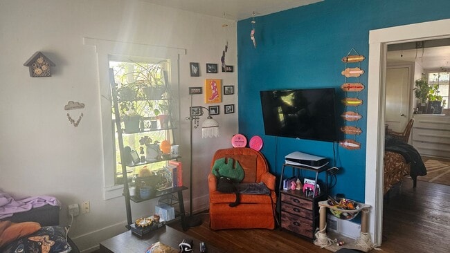 Building Photo - Cute 2 Bedroom Home near CSU