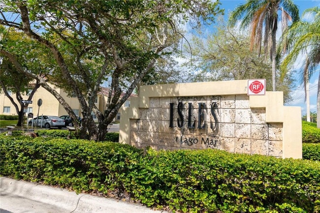 Building Photo - 417 Vista Isles Dr