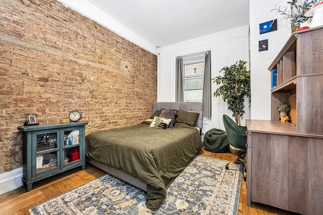 Building Photo - 129 W 56th St