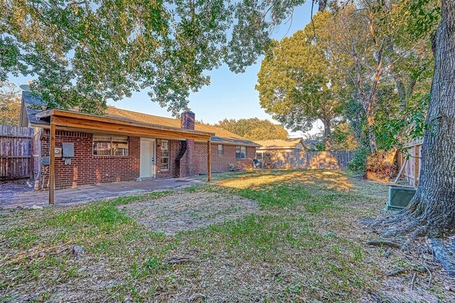 Building Photo - 21631 Park Villa Dr
