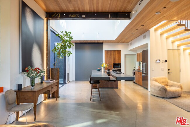 Building Photo - 746 Marco Pl