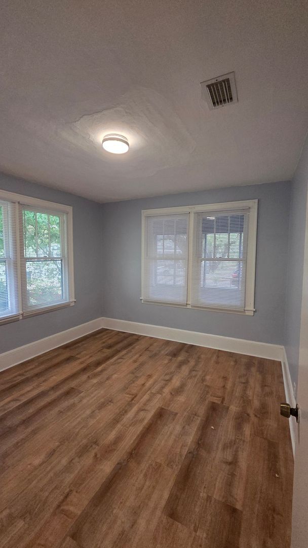 Building Photo - Affordable 3 Bed in Jacksonville. Bonus Room. Fenced in yard. Garage + Modern Bathroom