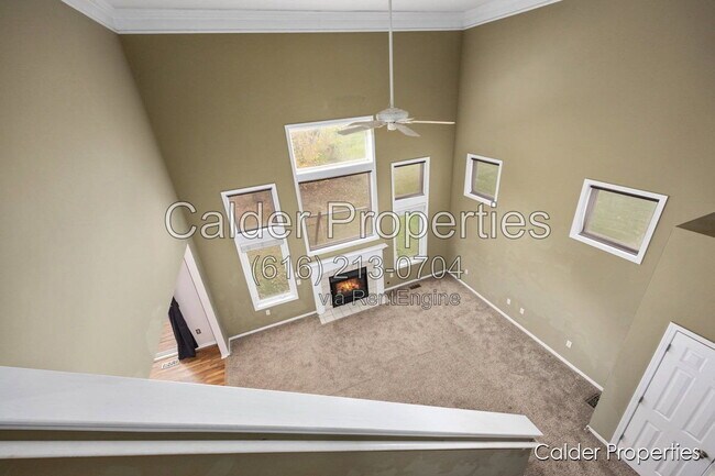 Building Photo - 5686 E Falling Leaf Dr SE