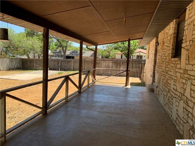 Building Photo - 422 Granada Dr