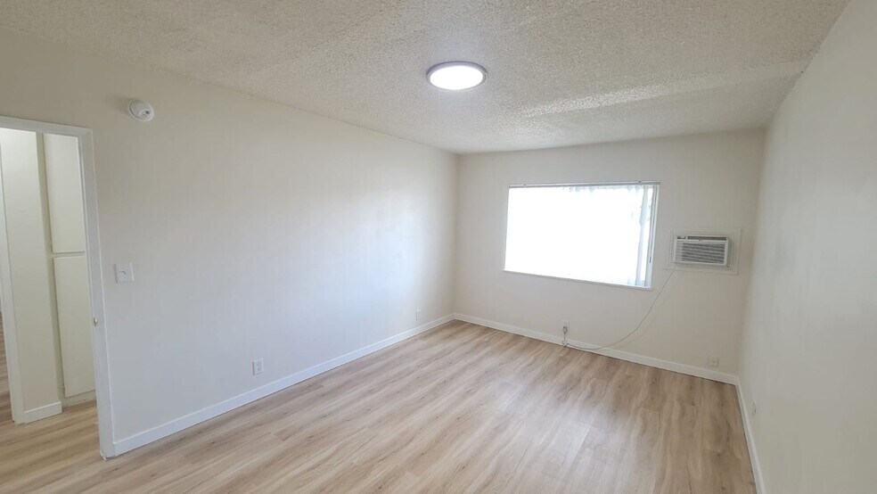 Building Photo - 13115 Oxnard St