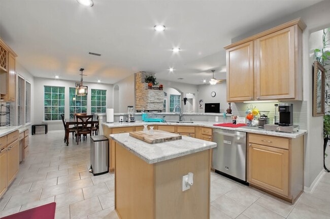 Building Photo - 22 Watermint Pl