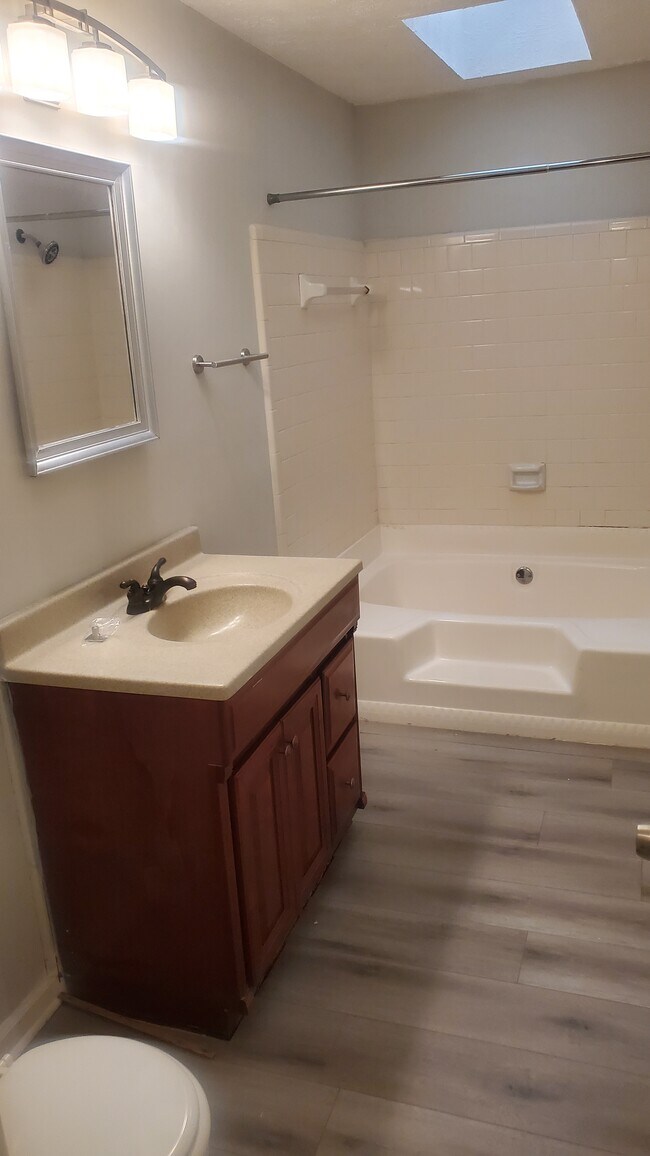 Master Bath - 483 Brookfield Way