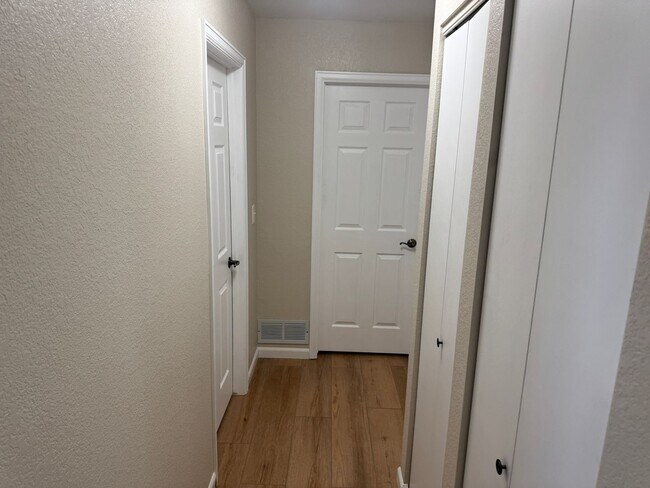 Building Photo - 3 Bed 2 Bath Home in central Fort Collins