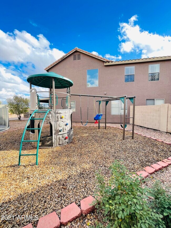 Building Photo - 4580 E Del Rio St