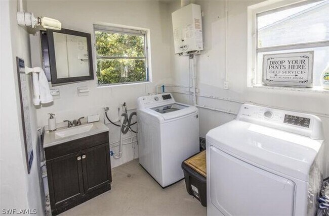 Building Photo - 235 Fordham Dr