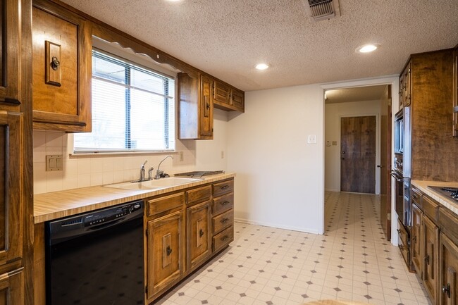 Building Photo - 4721 W Dengar Ave