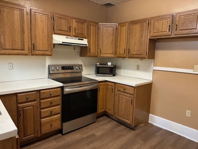 Building Photo - 2020 Chestnut St