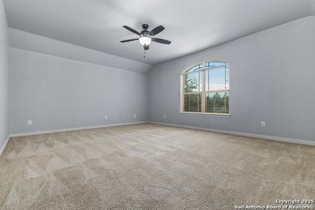 Building Photo - Move In Ready - Stunning 4 bd/2.5 Located ...