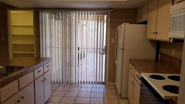 Building Photo - EXCELLENT CORNER LOT HOME IN ADULT COMMUNITY!