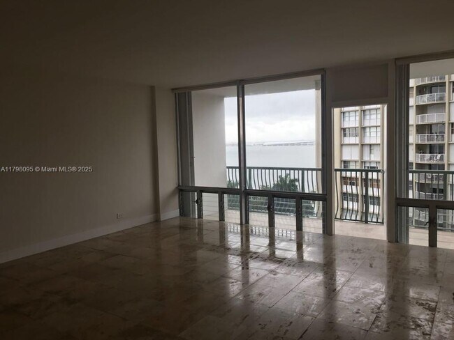 Building Photo - 1408 Brickell Bay Dr