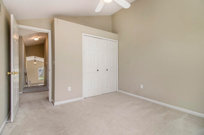 Building Photo - 5974 Versailles Ave E