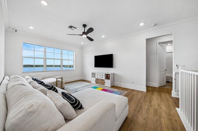 Building Photo - 655 Hookline Cir