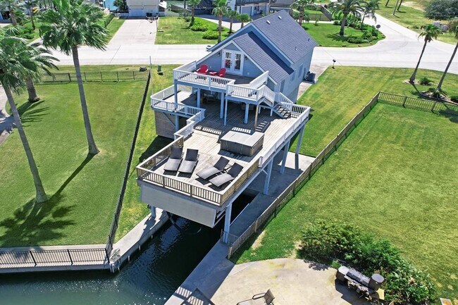 Building Photo - 1134 Tiki Dr
