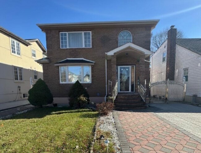 Primary Photo - 85-19-8239 239th St