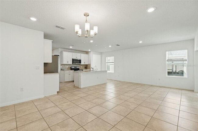 Building Photo - 5079 Royal Point Ave