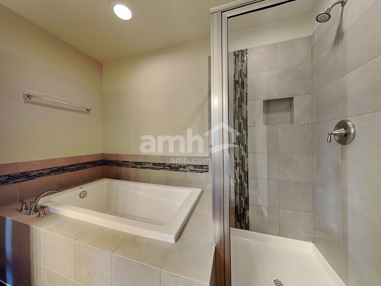 Building Photo - 945 Riggs Dr E