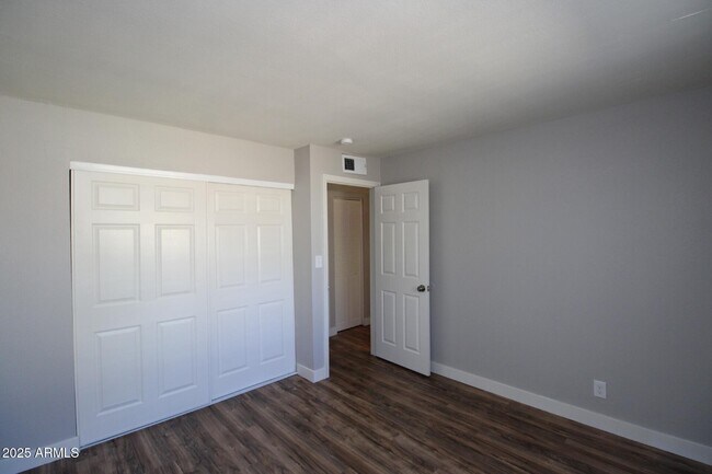 Building Photo - 6044 N 21st Ave