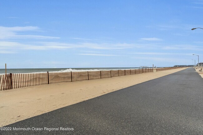 Building Photo - 262 1st Ave