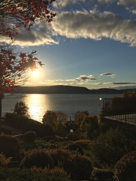 Building Photo - 24 Hudson Point Ln