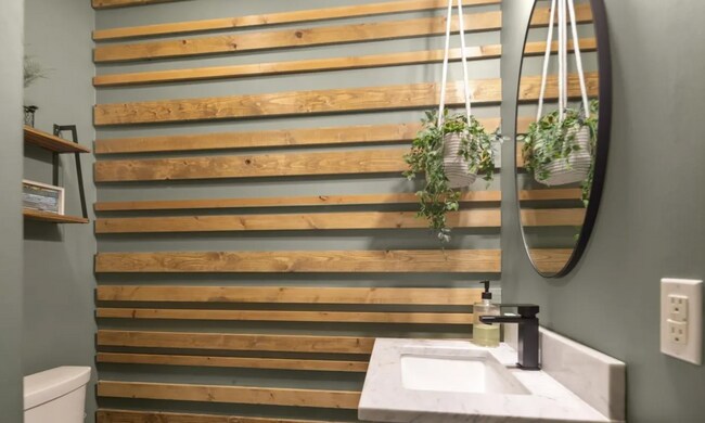 Building Photo - NEW LISTING!!!!!