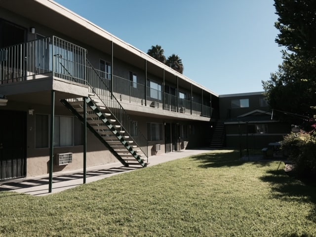 Primary Photo - 355 Emerald Ave