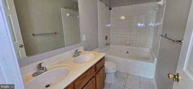 Building Photo - 8881 Goose Landing Cir