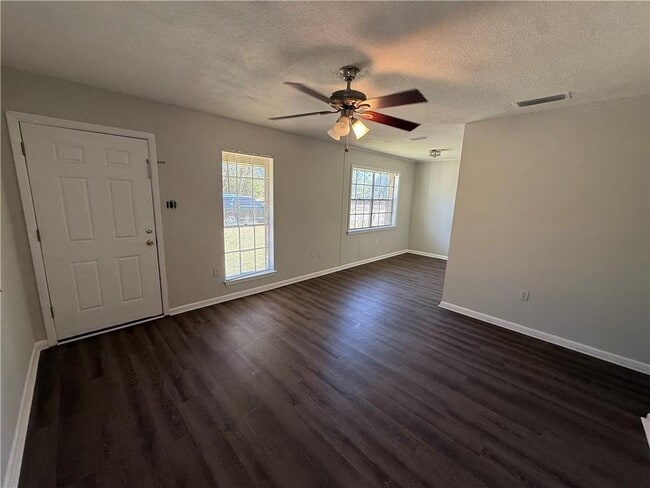 Building Photo - 451 Erie St