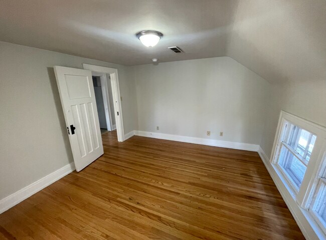 Building Photo - 188 Winspear Ave