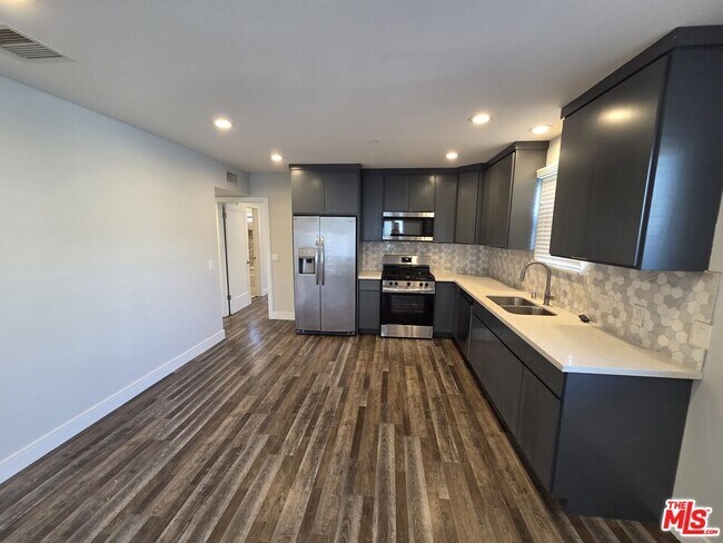 Building Photo - 1255 N Kingsley Dr