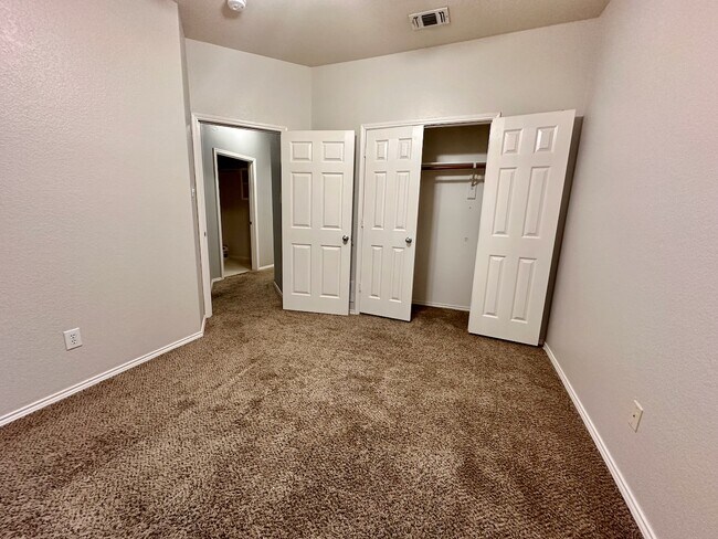 Building Photo - 5016 Springflower Dr