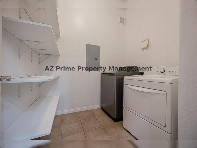 Building Photo - 2989 N 44th St
