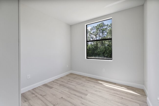 Building Photo - 1056 Fayette Ave