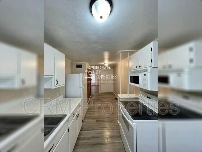 Building Photo - 1838 S Armstrong St